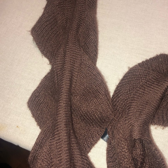 Simple brown scarf - Picture 2 of 2